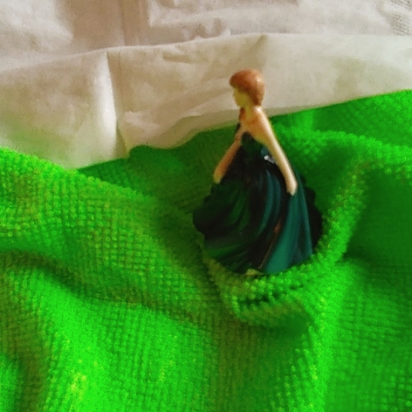 Mini Royal Dolton Figurine (Sarah) - Picture 8 of 13